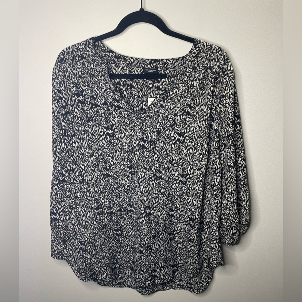 Torrid Harper Abstract Design 3/4 Sleeve Blouse Size 2